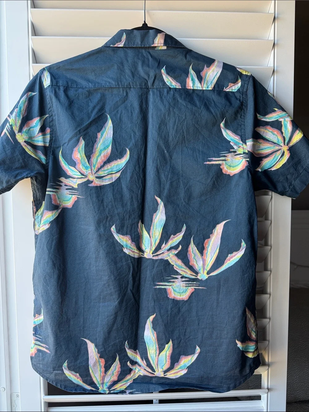 Billabong Navy Short-Sleeve Floral Button-Down Shirt